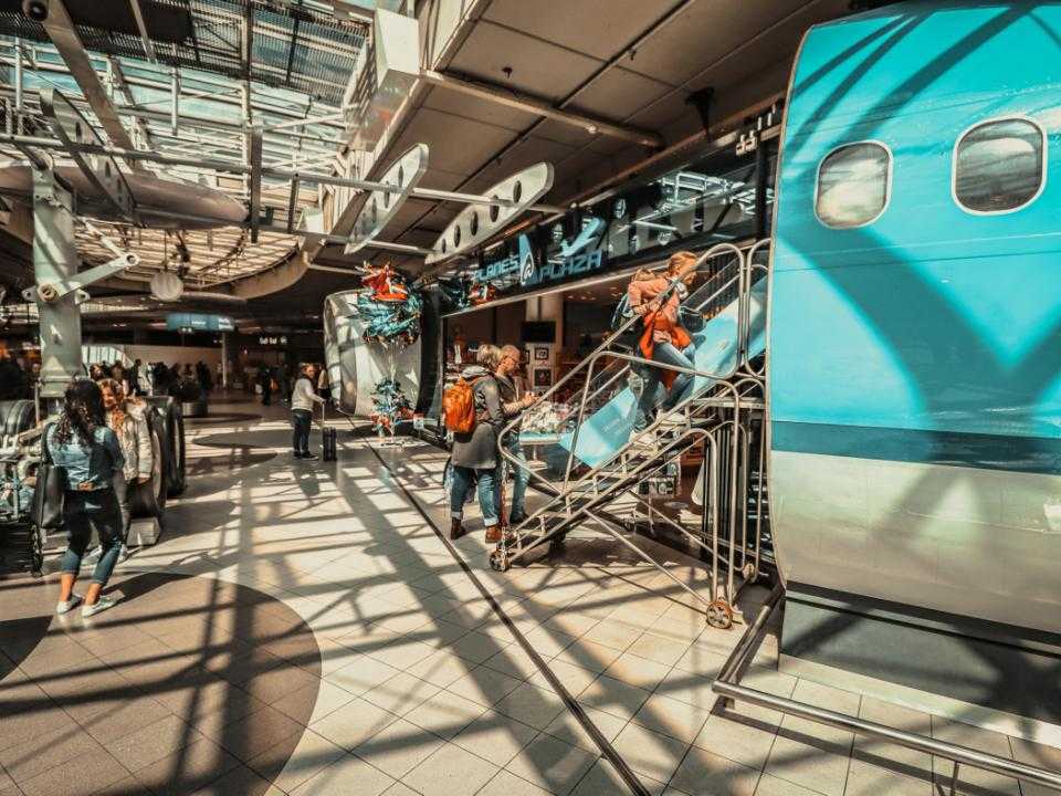 Hoe Laat Gaan De Winkels Op Schiphol Open?